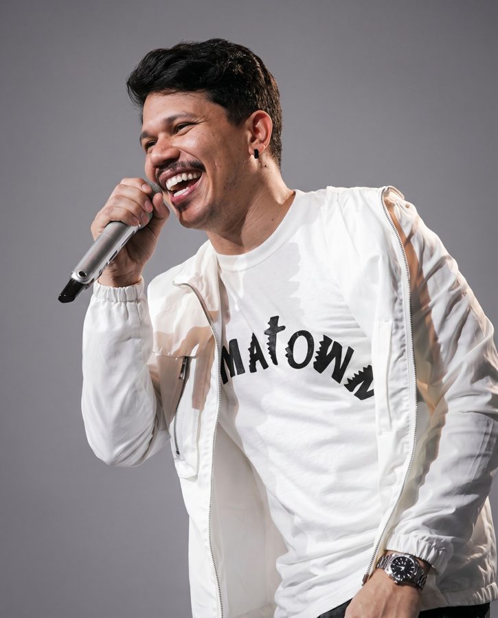 Foto de show de cantor gerada com IA — Editorial fashion portrait with performance influence #19